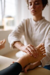 Massagen wirken bei Rheuma wohltuend.