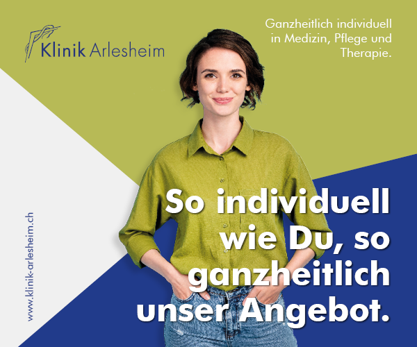 Werbeinserat für Klinik Arlesheim mit lächelnder Frau vor Farbflächen